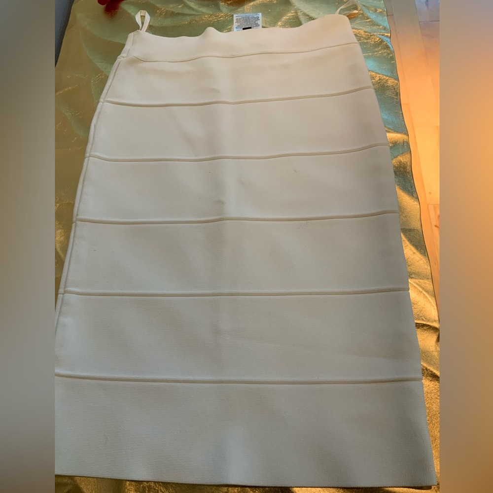 Bcbg max azria white Aline bodycon skirt sz s